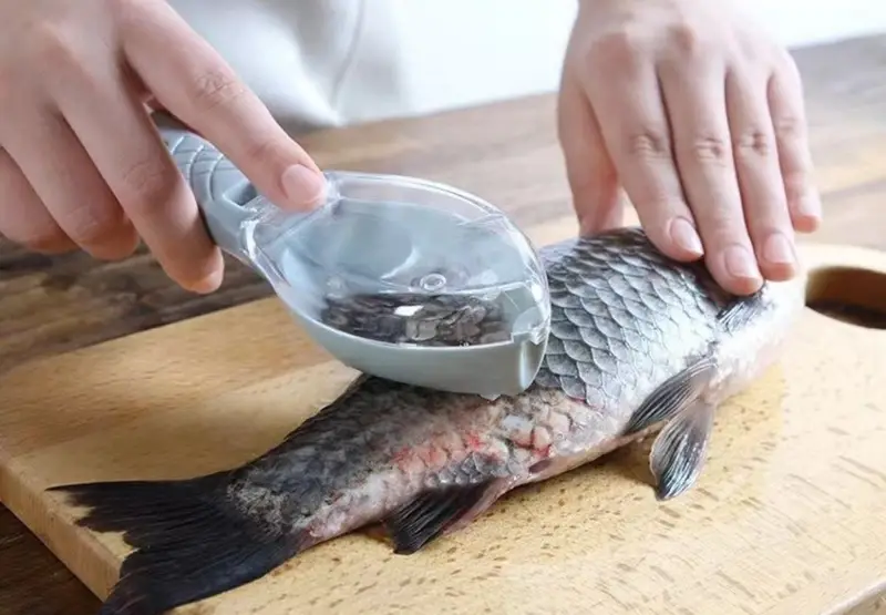 Manual Fish Scale Remover Kitchen Gadget with Lid
