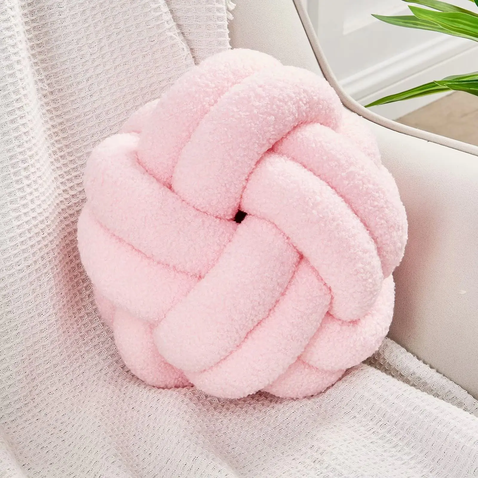 Uvvyui Knot Pillow Ball